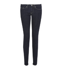 Skinny Jegging in Navy